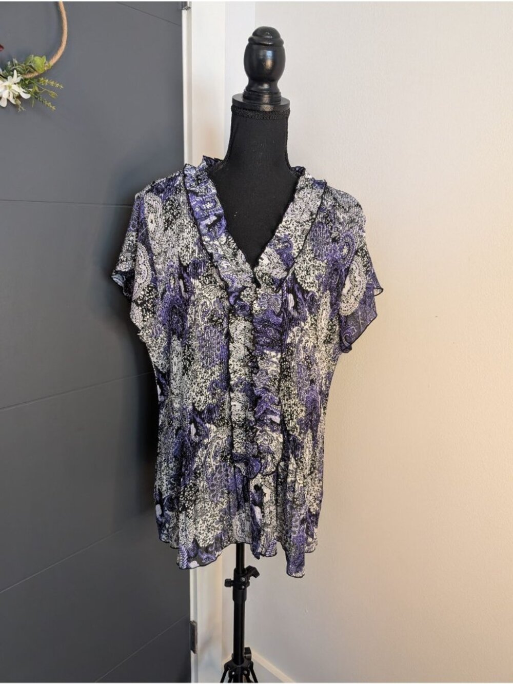 Signature By Larry Levine Woman Purple White Black Ruffle Front‎ Blouse - 2X